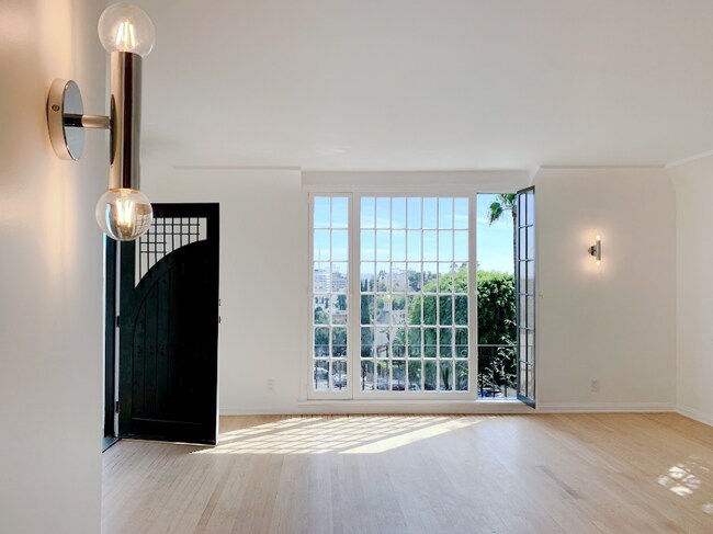 Foto del edificio - 6251 Holly Mont Dr