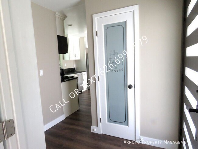 Foto del edificio - 8424 Grenoble St