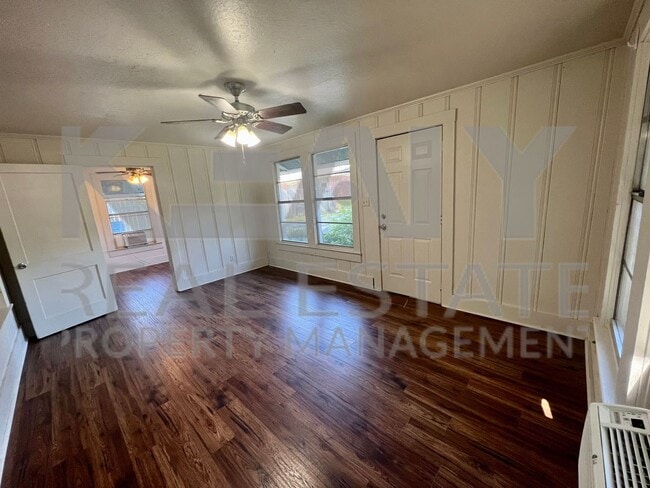 Building Photo - 503 Southdown Pl