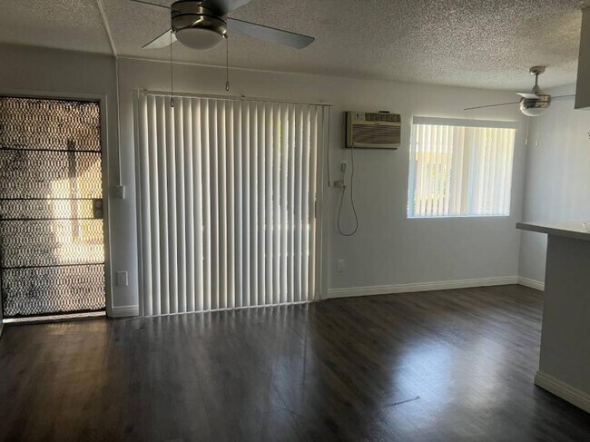 Building Photo - 1.0 bedroom in San Fernando California 91340