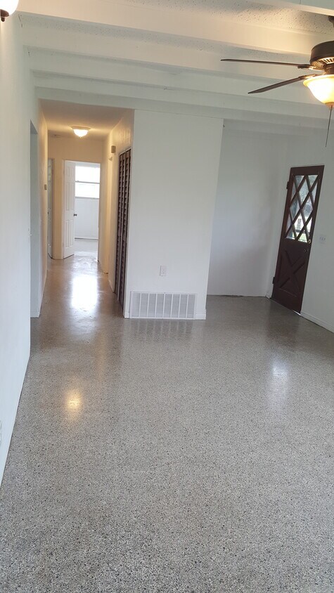 Foto principal - 2120 Anastasia Dr