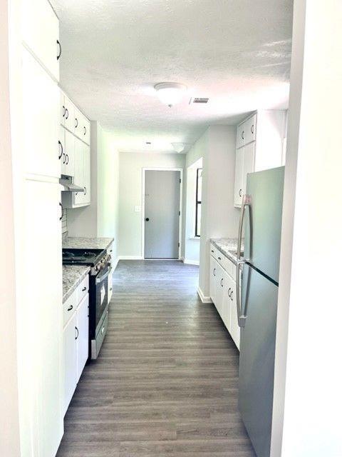 Foto del edificio - 8156 Sunnydale Ln