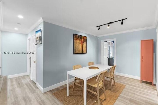 Foto del edificio - 5817 NW 70th Terrace