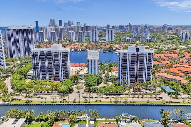 Building Photo - 3640 Yacht Club Dr