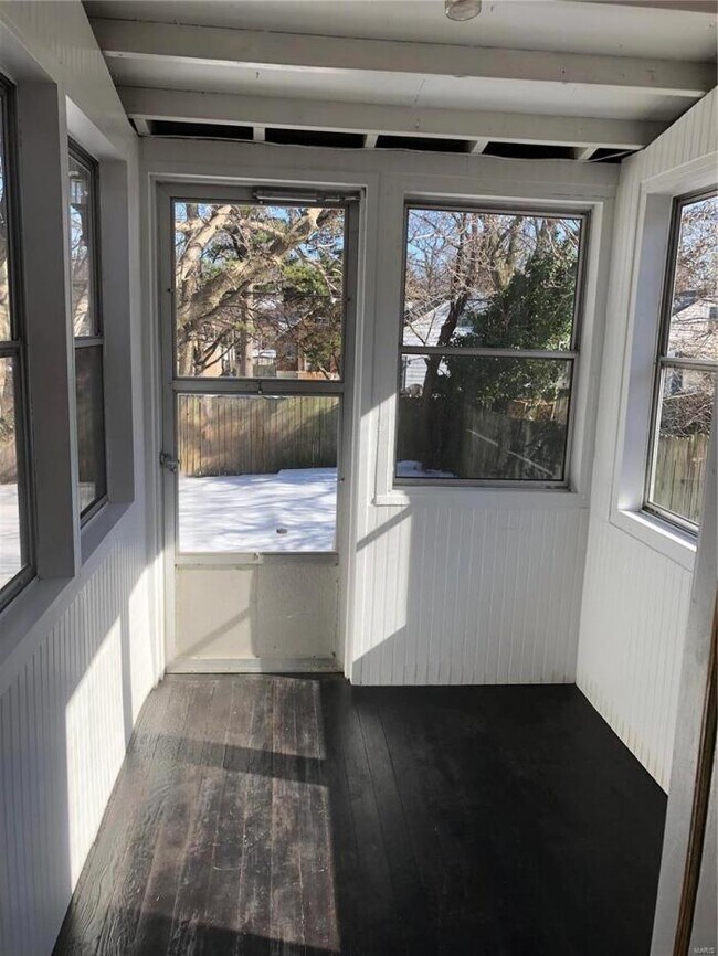 Building Photo - 2 bedroom in St Louis MO 63122