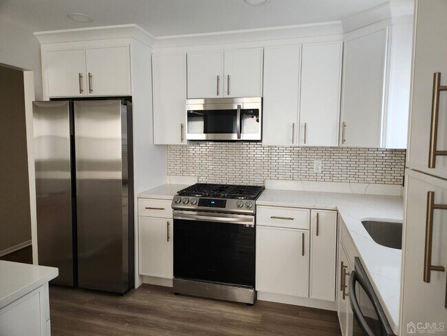 Building Photo - 57 Van Buren Ave