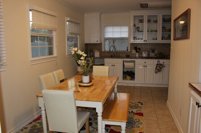 Dining Room - 516 S Jefferson St