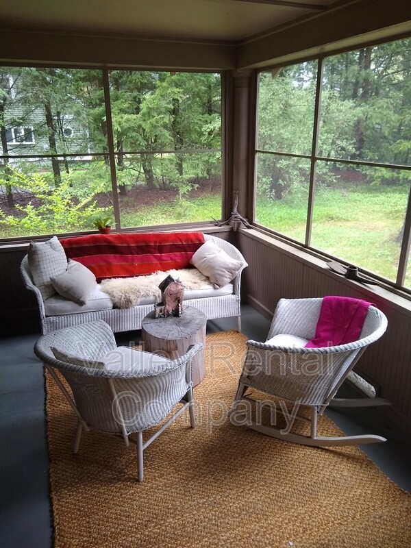 Foto del edificio - 323 Pelham Rd