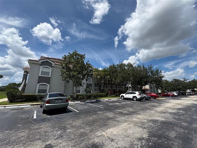 Foto del edificio - 13827 Fairway Island Dr