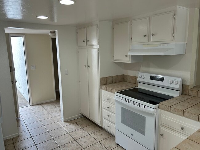 Foto del edificio - 3 Bedroom Home Near UCSD, UTC Mall, and Be...