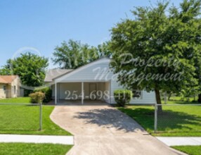 Building Photo - 907 W Kern Rd