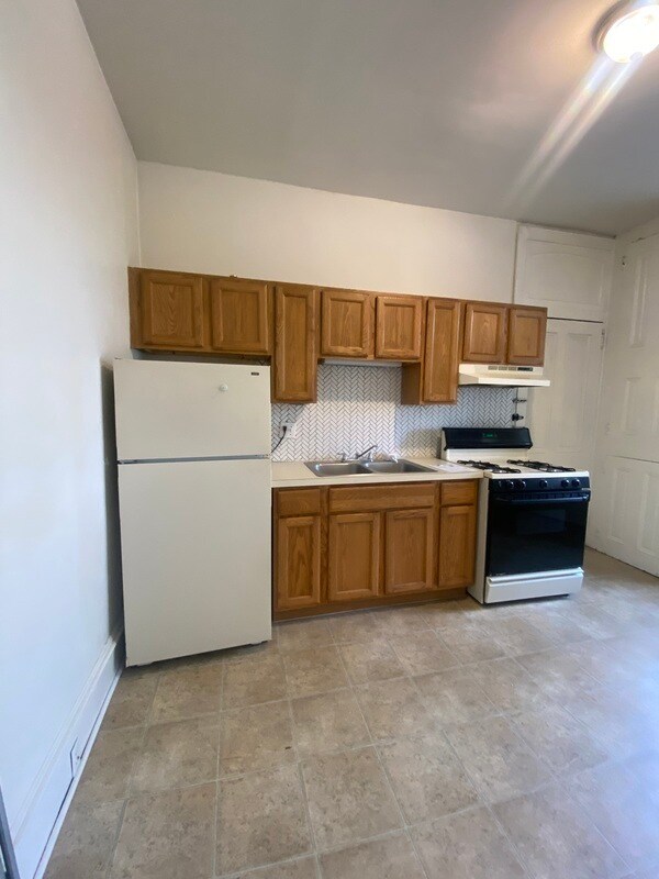Foto principal - 329 E Main St