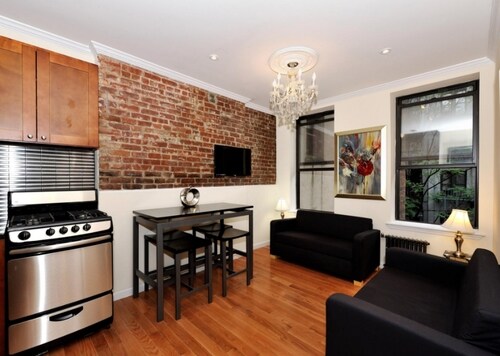 Foto principal - 235 Henry St