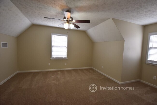 Building Photo - 207 Willow Bend Dr