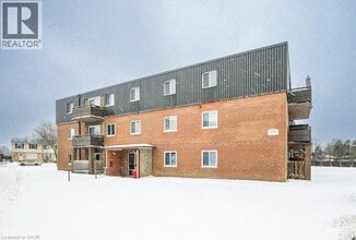 Building Photo - 370 Admiral Dr