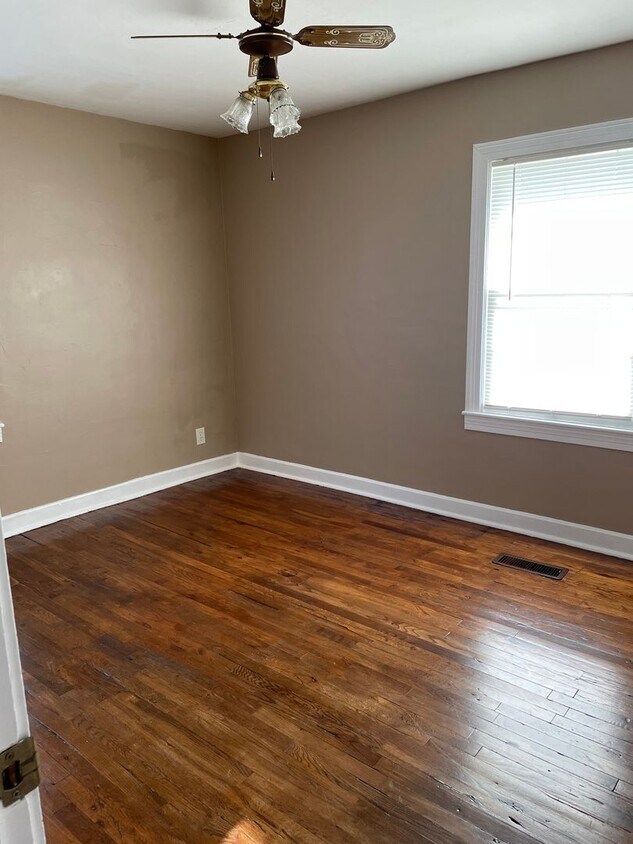 Foto principal - 904 E 14th Ave