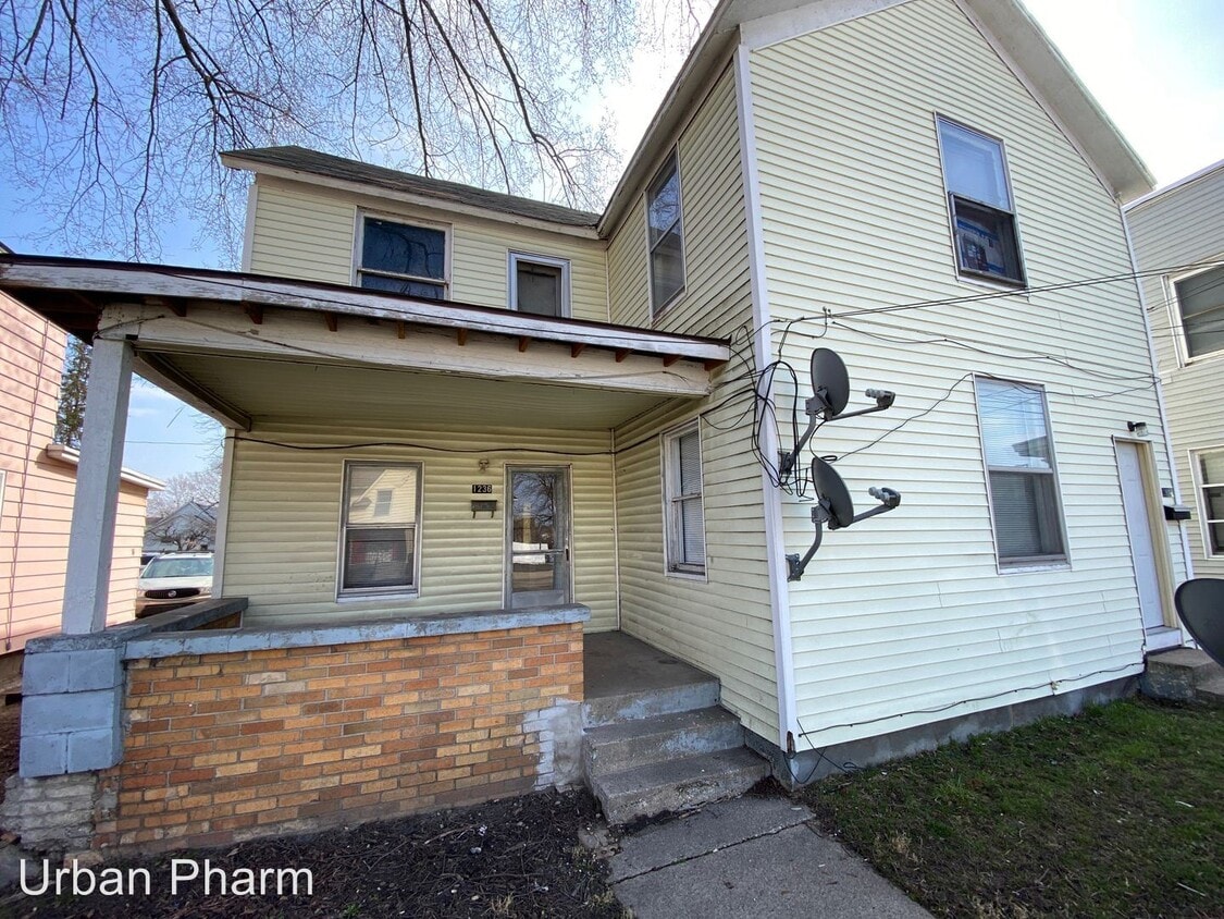 1236 Alpine Ave NW, Grand Rapids, MI 49504 Room for Rent in Grand