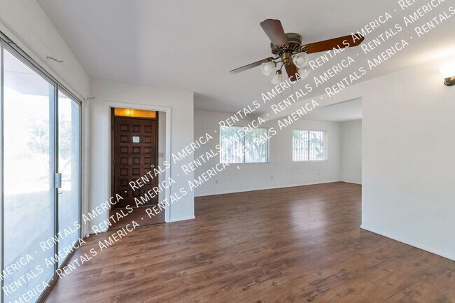Building Photo - 947 N Alvernon Way