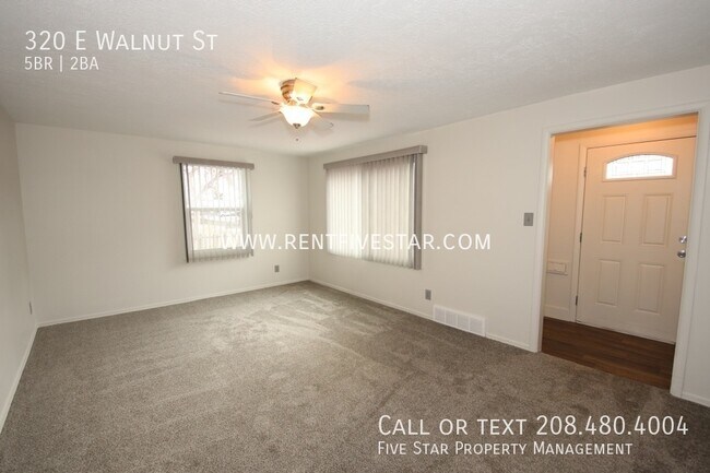 Building Photo - Beautiful Brick Home! Visit rentfivestar.c...