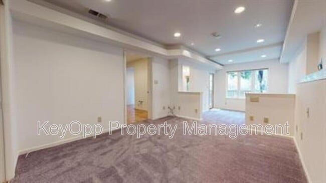 Building Photo - 450 28th Ave