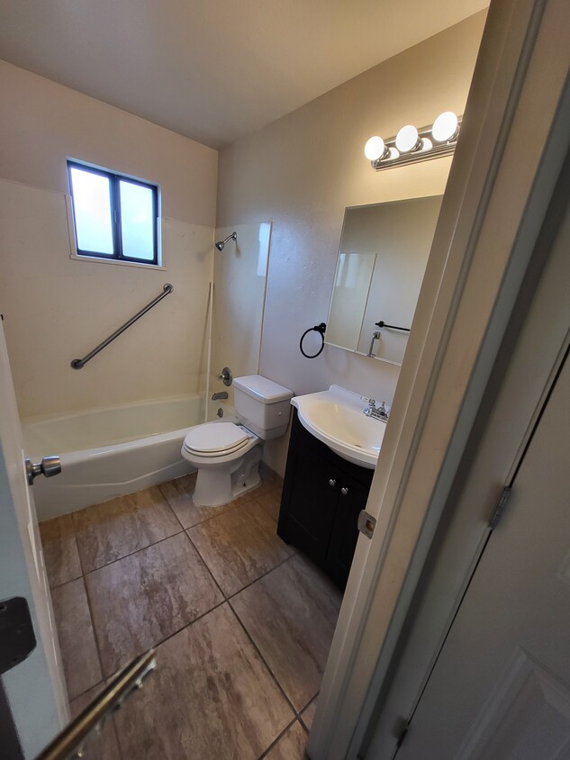 Bathroom - 1502 Bookcliff Ct