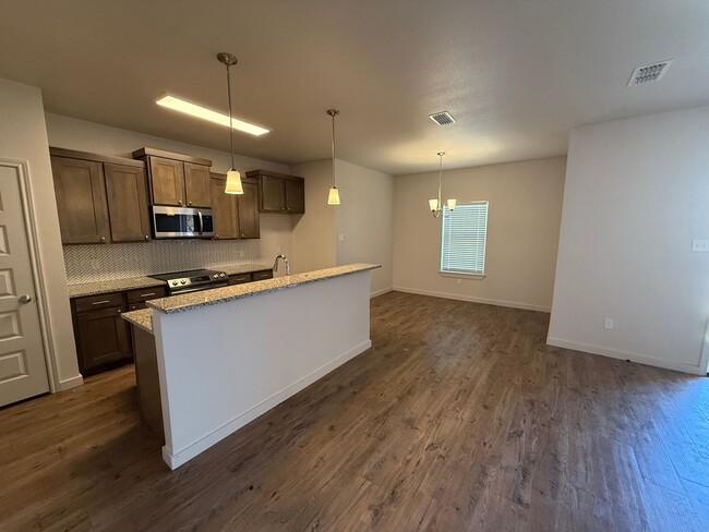 Foto del edificio - AVAILABLE NOW 3/2.5 Town Home!