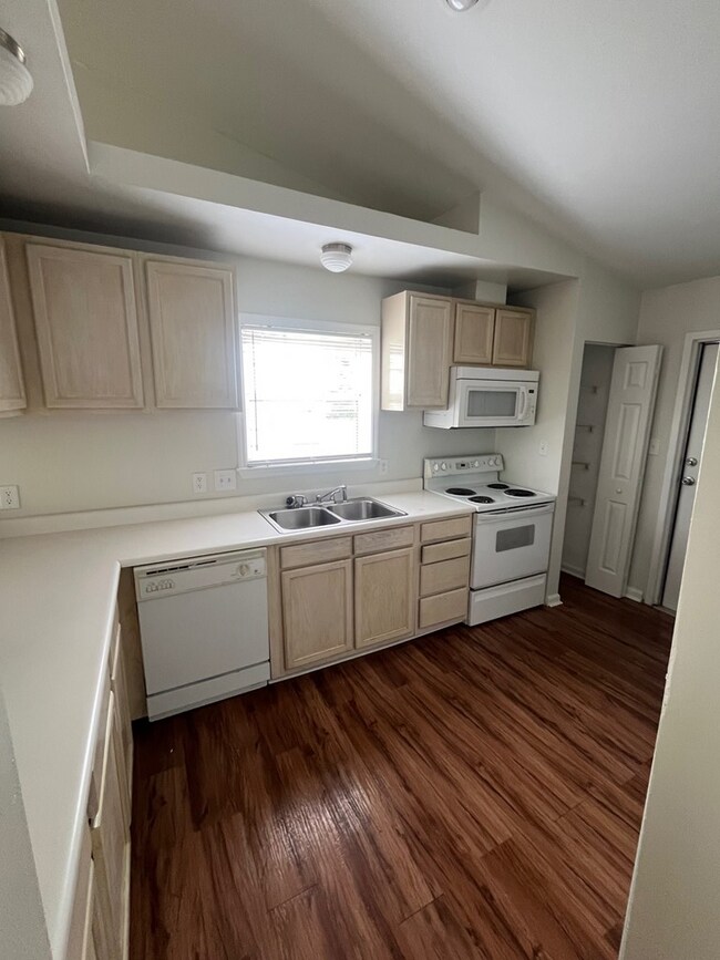 Foto del edificio - 105 Cove Landing Dr