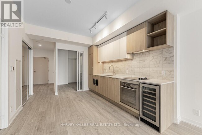 Photo du bâtiment - 2020 Bathurst St