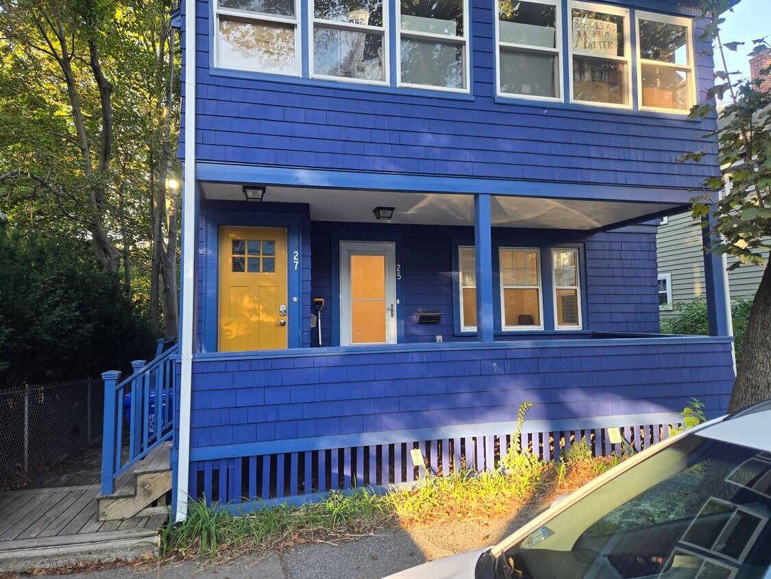 Frente de la casa - 25 Laurel St