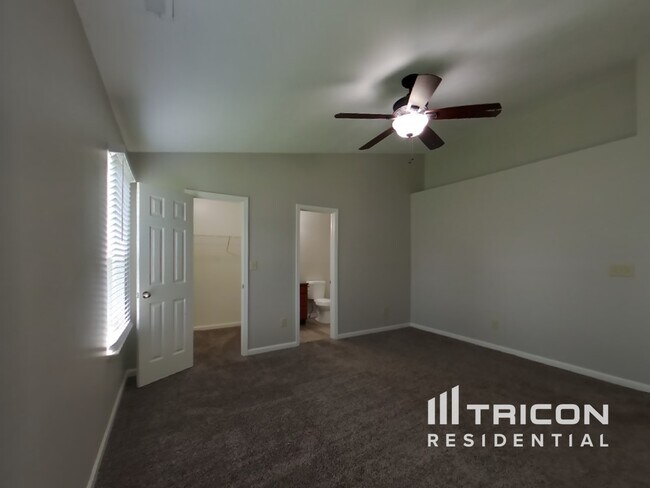 Foto del edificio - 1267 Niagara Ln