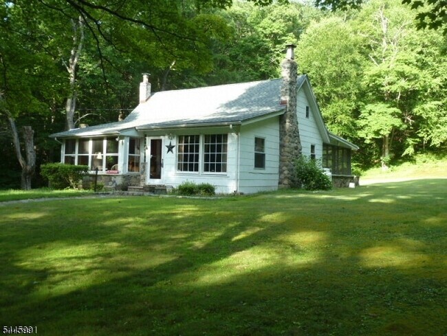 Foto del edificio - 860 Burnt Meadow Rd