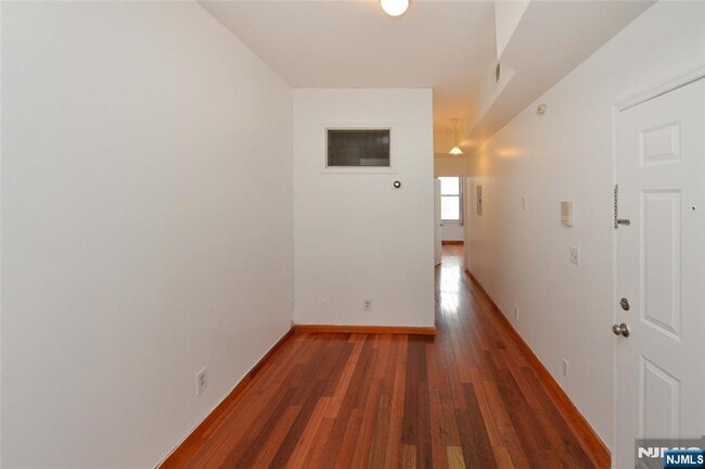 Building Photo - 407 30th St