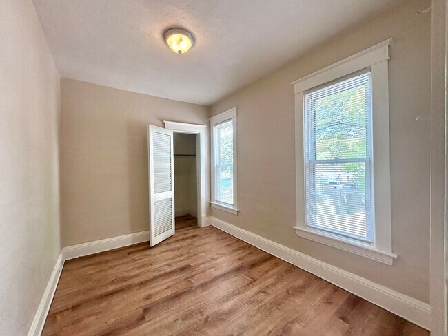 Foto del edificio - 2550 Crozier Ave
