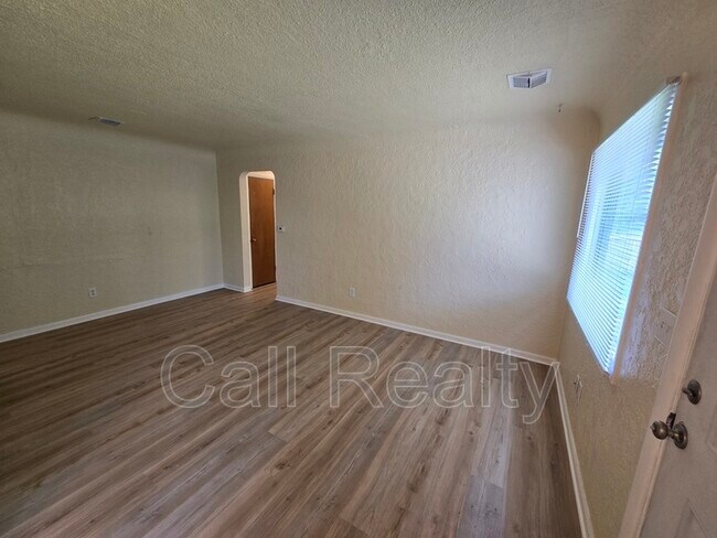 Foto del edificio - 7610 E S Riverway Ave