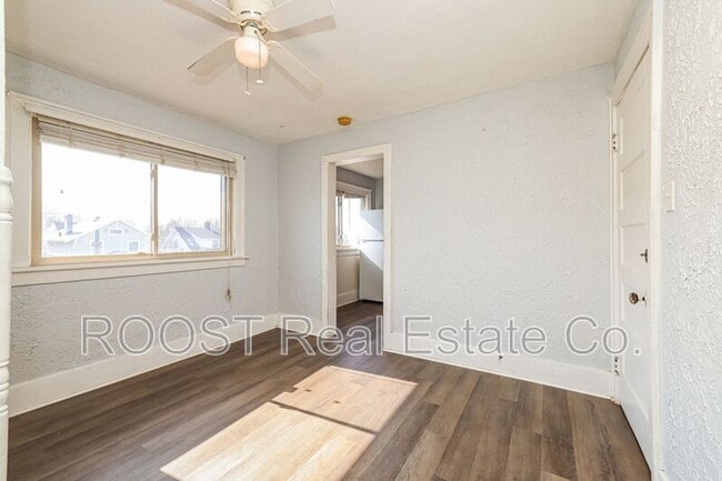 Foto del edificio - 4009 E 3rd St