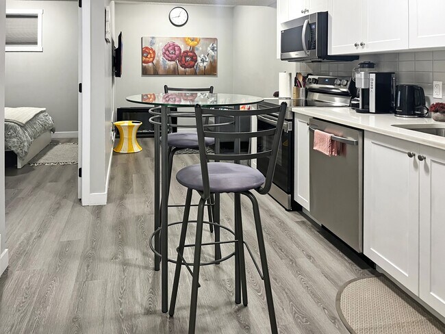 Photo du bâtiment - 7552 Creighton Pl SW