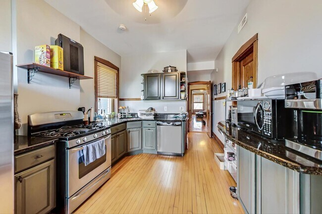 Foto del edificio - 3746 N Hermitage Ave