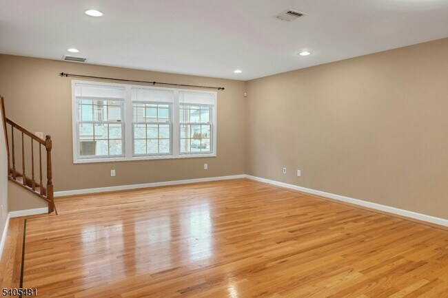 Foto del edificio - 102 Montgomery St