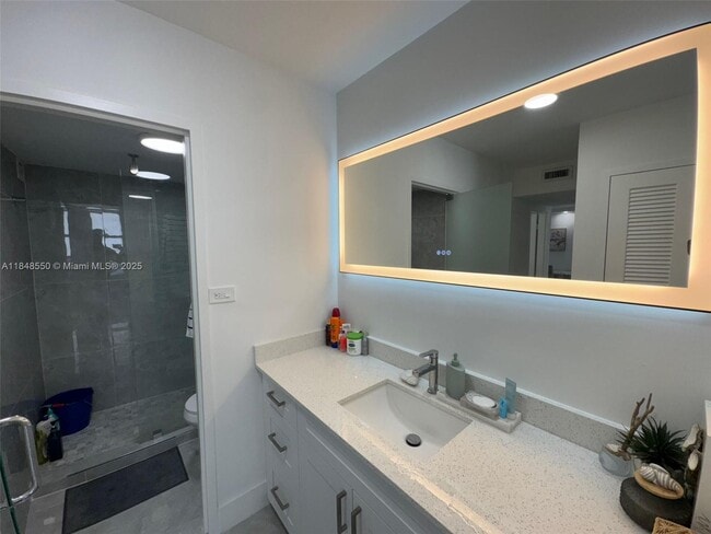Foto del edificio - 9225 Collins Ave
