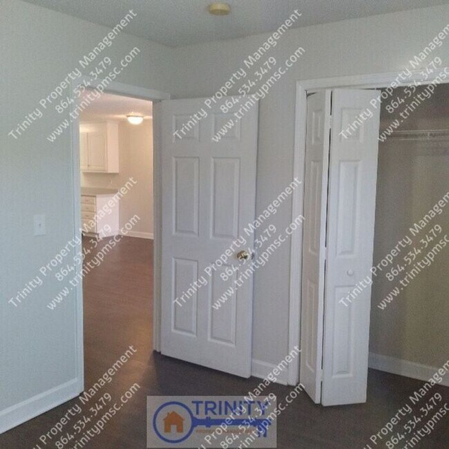 Foto del edificio - Completely Renovated Duplex Ready and Wait...