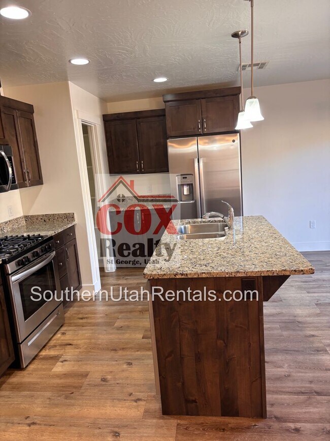 Building Photo - 5940 Belair St