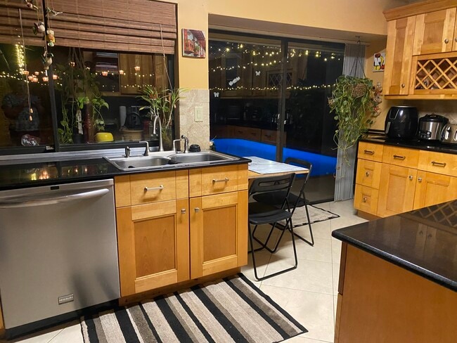 Foto del edificio - 2430 NW 102nd Ter