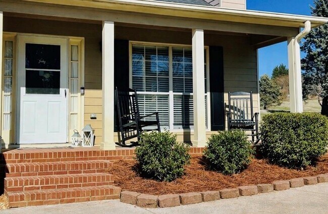 Foto del edificio - 5472 Riverchase Dr