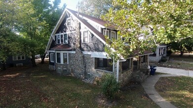 Building Photo - 1921 Summit St