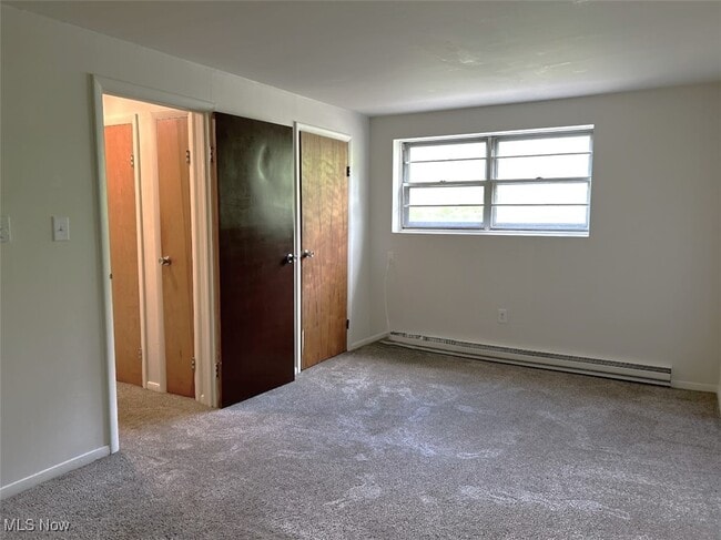 Building Photo - 405 Colonial Dr