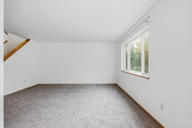 Building Photo - 3 bedroom 1.5 bathroom 2 story duplex in Lacey - North Thurston School District.