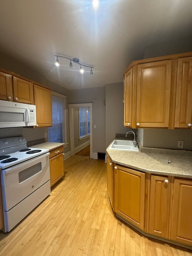 Gorgeously Classic 2 Bed/1 Bath in Whittier/City Park! AVAILABLE NOW! - Gorgeously Classic 2 Bed/1 Bath in Whittier/City Park! AVAILABLE NOW! Apartment