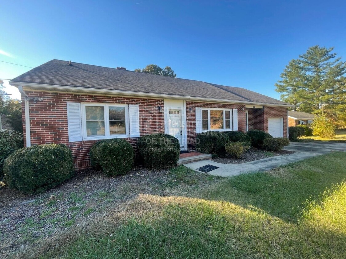 4609 McKnight Mill Rd, Greensboro, NC 27405 House Rental in