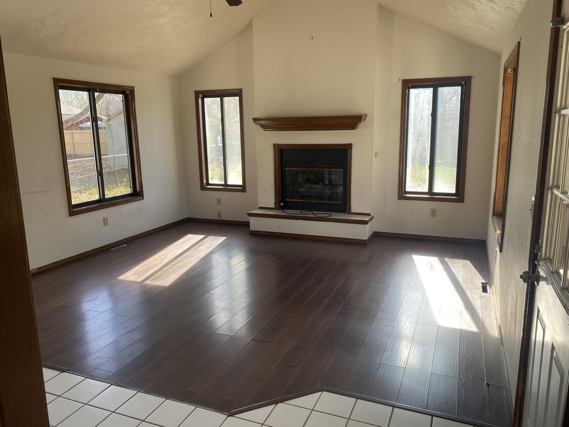 Building Photo - 4738 W La Siesta St