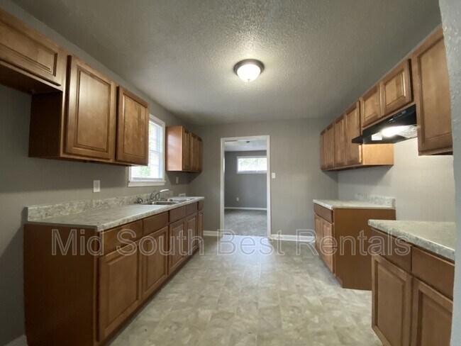 Building Photo - 182 Vaal Ave